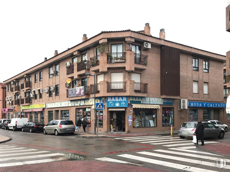 Local en alquiler en Calle Beatriz, 1, Mejorada del Campo, Madrid, 28840 con coche, edificio, persona, cielo, rueda, ventana, infraestructura, vehículo, paso de cebra y superficie de carretera alrededor