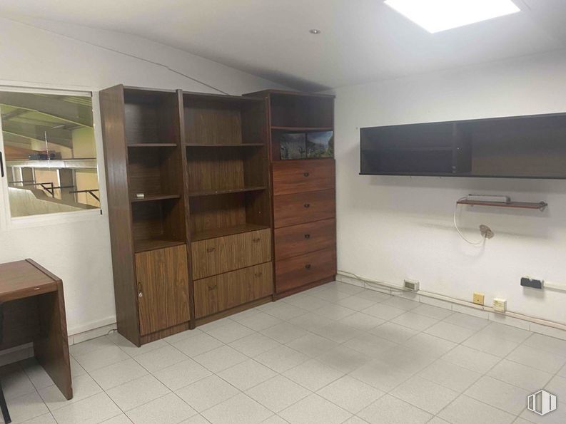 Industrial for rent at Zona industrial, Torrejón de Ardoz, Madrid, 28850 with cupboard, cabinetry, light fixture, furniture, flooring, wood, interior design, floor, shelving and shelf around