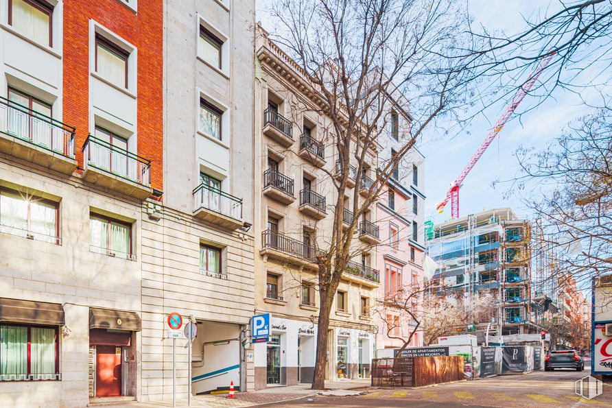 Oficina en alquiler en Calle García de Paredes, 94, Chamberí, Madrid, 28010 con ventana, edificio, durante el día, propiedad, infraestructura, cielo, diseño urbano, condominio, barrio y árbol alrededor