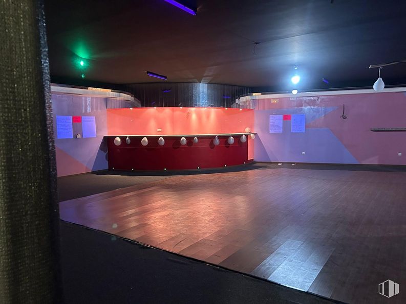 Retail for sale at Calle Torrelaguna, 89, Fuente el Saz de Jarama, Madrid, 28140 with light, chair, stage is empty, entertainment, visual effect lighting, flooring, magenta, event, music venue and hall around