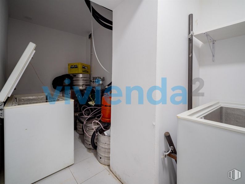 Local en venta en Calle Calatrava, Centro, Madrid, 28005 con propiedad, interiorismo, suelo, gas, suelos, ferretería doméstica, accesorio, máquina, techo y cableado eléctrico alrededor