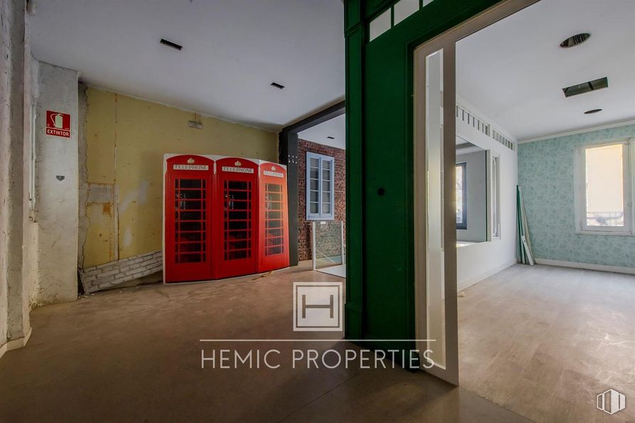 Retail for sale at Calle Ibiza, Retiro, Madrid, 28009 with window, flooring, floor, door, ceiling, home door, tile flooring, paint and plaster around