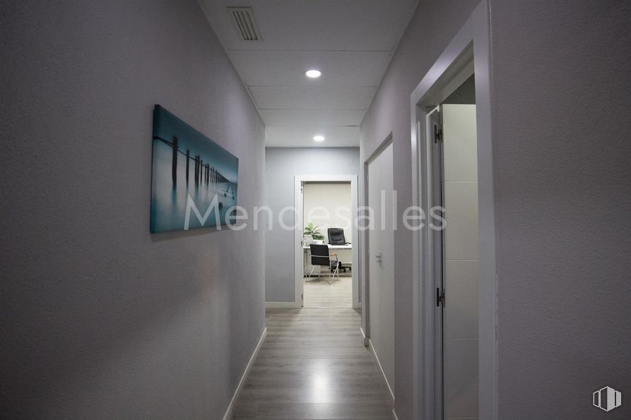 Local en venta en Avenida Constitución, Móstoles, Madrid, 28931 con suelos, suelo, interiorismo, pared, techo, apartamento, habitación, alumbrado, suelos de madera y suelo de baldosas alrededor