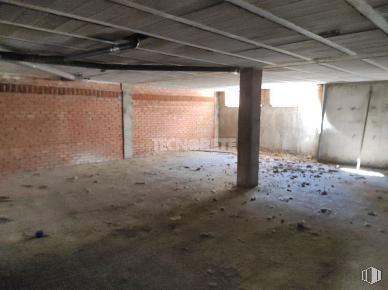 Retail for sale at Calle Juan Ramón Jiménez, Guadalajara, 19004 with wood, floor, flooring, house, ceiling, building, beam, tints and shades, concrete and hall around