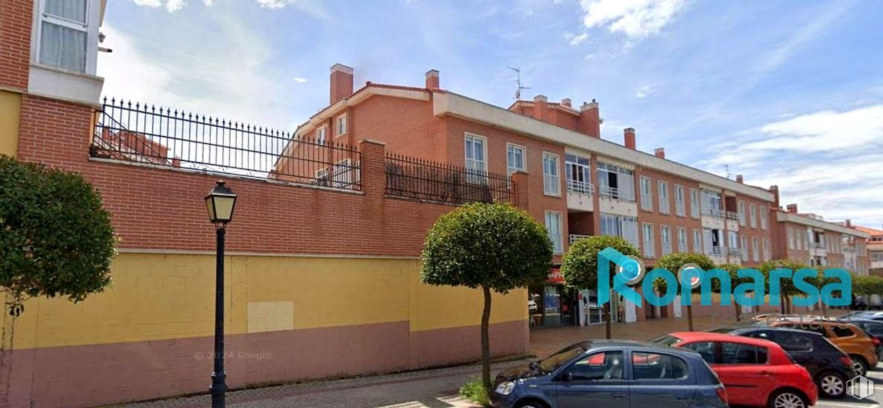 Retail for sale at Calle Rejero Lorenzo de Ávila, Ávila, 05004 with car, urban design, apartment, fence and balcony around