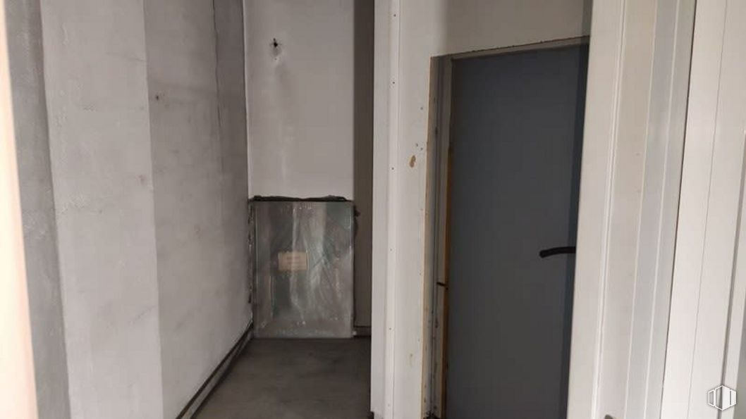 Local en alquiler y venta en Calle Sancho Dávila, Salamanca, Madrid, 28028 con puerta, madera, accesorio, edificio, piso, pavimento, casa, material compuesto, yeso y madera alrededor