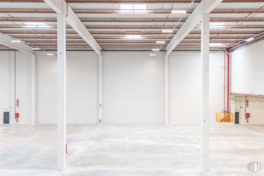 Industrial for rent at Factory, Fase I, Calle San Cesáreo, 6, Villaverde, Madrid, 28021 with hall, building, wood, shade, flooring, floor, beam, ceiling, concrete and space around