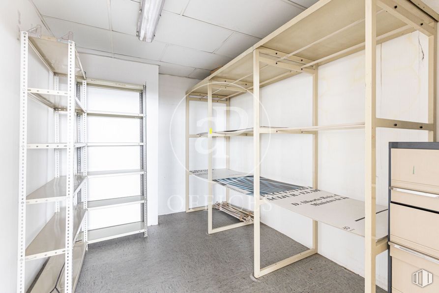 Office for sale at Calle Alfonso Gómez, San Blas - Canillejas, Madrid, 28037 with filing cabinet, bookcase, fixture, building, interior design, shelving, floor, flooring, wood and shelf around