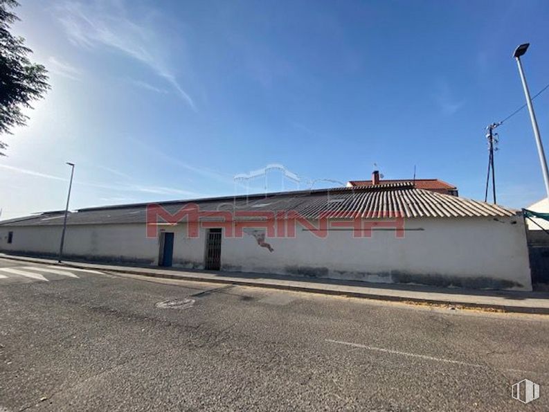 Industrial for sale at Calle San Roque, Esquivias, Toledo, 45221 with sky, cloud, street light, asphalt, road surface, gas, landscape, facade, slope and road around