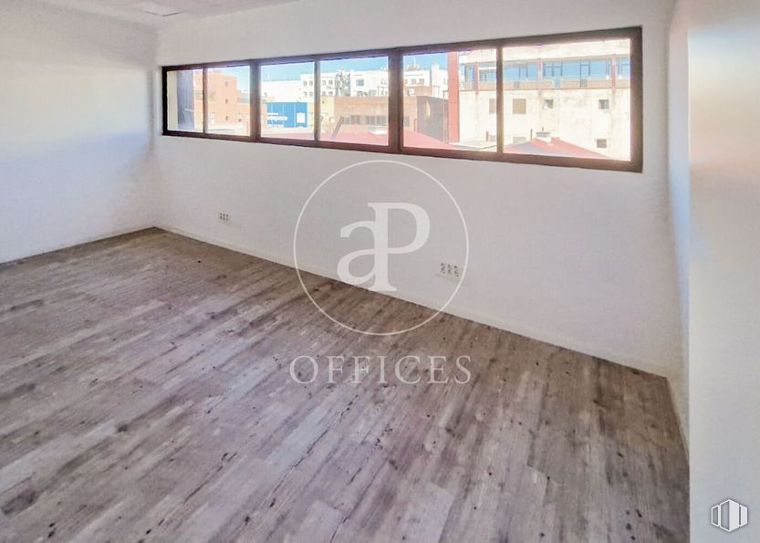 Oficina en alquiler en Calle Miguel Yuste, San Blas - Canillejas, Madrid, 28037 con propiedad, madera, suelos, suelo, rectángulo, pared, tinte para madera, pintura, madera dura y suelo laminado alrededor