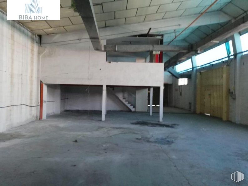 Industrial for sale at Zona empresarial, San Fernando de Henares, Madrid, 28830 with floor, flooring, fixture, parking, building, composite material, concrete, hall, ceiling and building material around