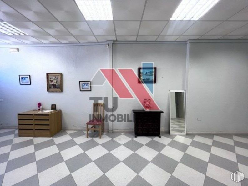 Retail for sale at Calle Hipolito Ezquerra, 31, Fuensalida, Toledo, 45510 with chair, chest of drawers, furniture, home appliance, building, interior design, hall, flooring, tile flooring and floor around