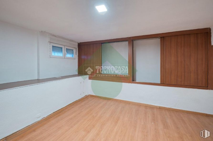 Local en venta en Calle Eduardo Morales, Carabanchel, Madrid, 28025 con lámpara, ventana, propiedad, edificio, madera, sombra, hall, suelos, tinte para madera y rectángulo alrededor