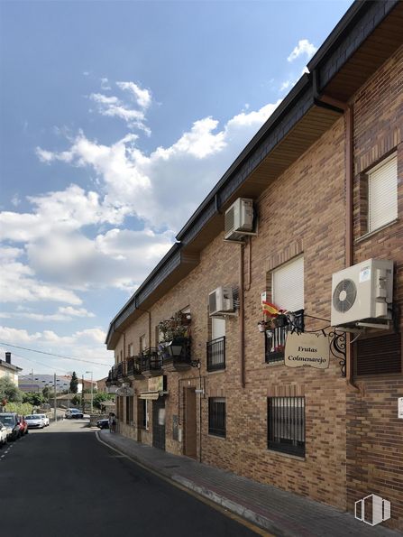 Local en alquiler en Centro urbano, Colmenarejo, Madrid, 28270 con ventana, edificio, nube, cielo, superficie de la carretera, casa, barrio, asfalto, zona residencial y ciudad alrededor