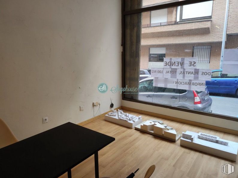 Retail for sale at Zona centro, Segovia, 40002 with table, window, property, building, furniture, couch, wood, living room, flooring and floor around