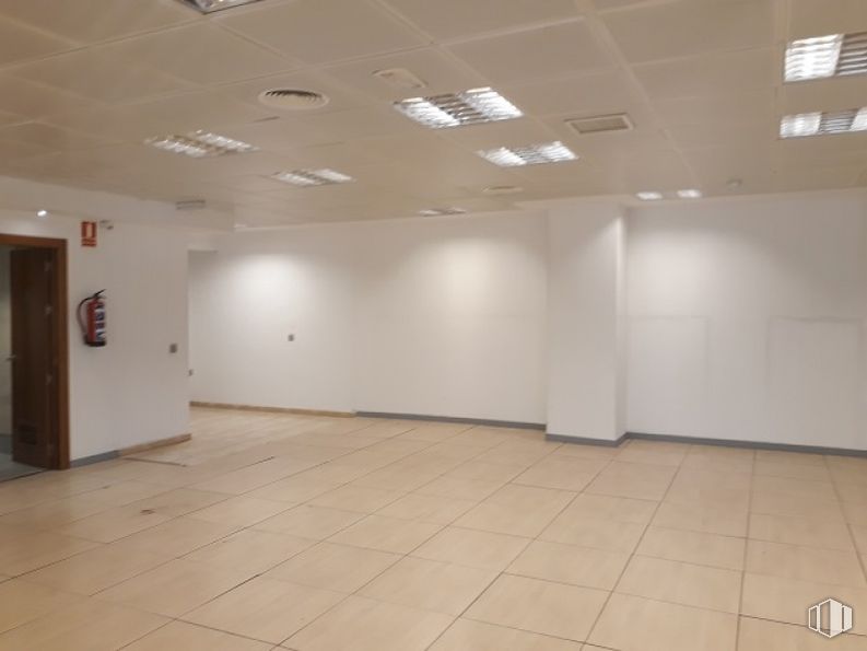 Office for rent at Calle Orense, Tetuán, Madrid, 28020 with hall, building, floor, flooring, ceiling, event, wood, door, light fixture and fixture around