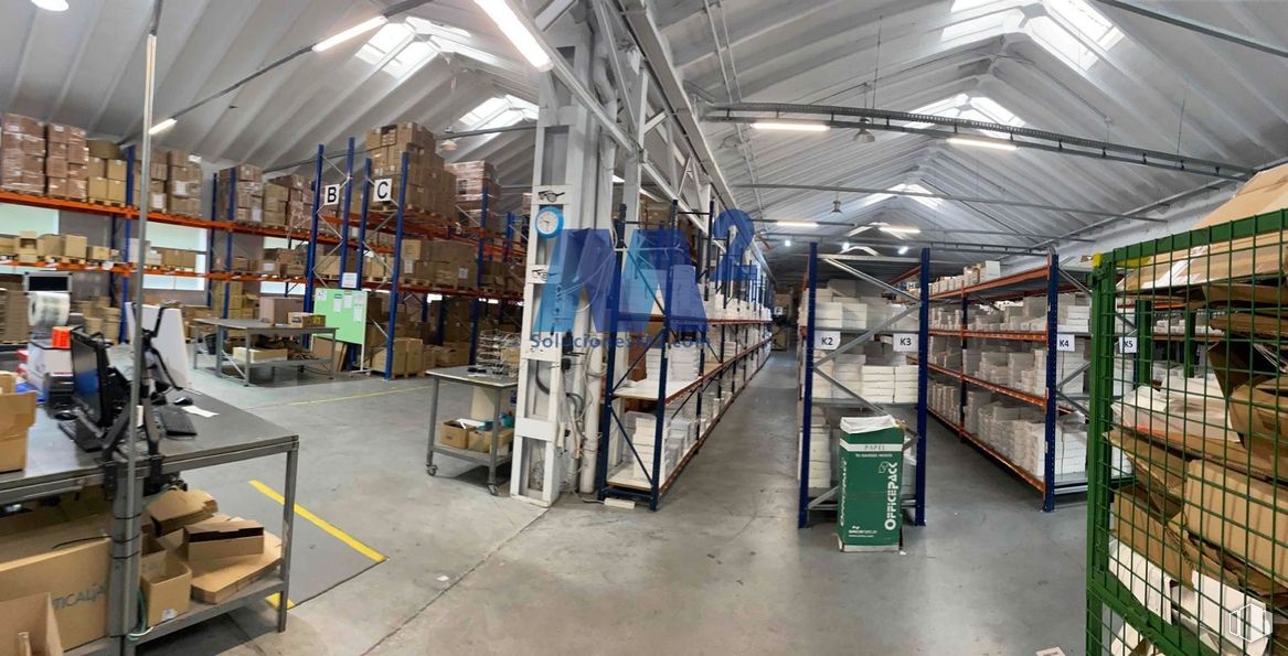 Industrial for sale at Polígono industrial San Fernando, San Fernando de Henares, Madrid, 28830 with furniture, ceiling, shelving, floor, flooring, warehouse, shelf, inventory, engineering and aisle around