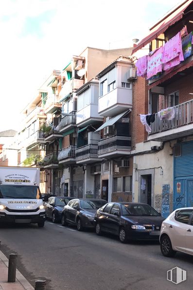 Retail for sale at Calle Francisco Paino, Carabanchel, Madrid, 28025 with car, truck, building, tire, wheel, land vehicle, vehicle, sky, cloud and infrastructure around