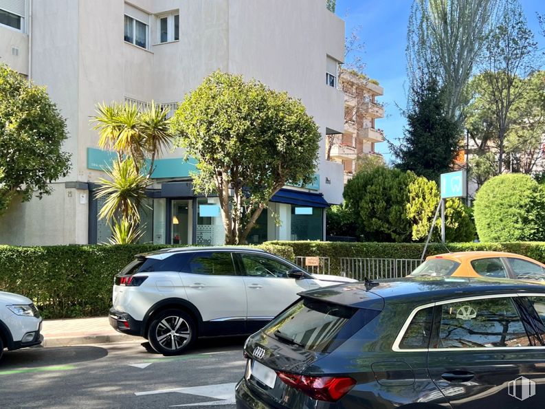 Local en venta en Zona San Pascual, Ciudad Lineal, Madrid, 28027 con coche, neumático, rueda, edificio, vehículo terrestre, vehículo, planta, luces traseras y de freno, matrícula del vehículo y ventana alrededor