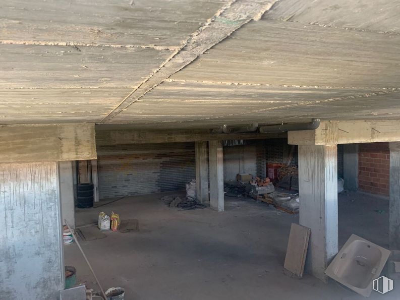 Retail for sale at Calle Banderas de Castilla, 11, Ávila, 05001 with wood, floor, flooring, composite material, building material, beam, hall, ceiling, concrete and event around