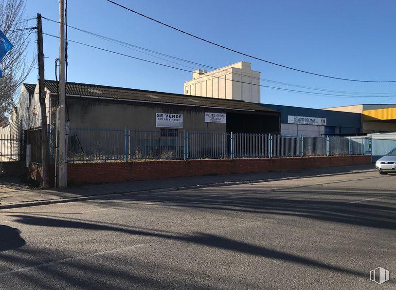 Industrial for sale & for rent at Calle Río Jarama, 110, Toledo, 45006 with building, sky, asphalt, road surface, architecture, vehicle, electricity, window, rolling and residential area around