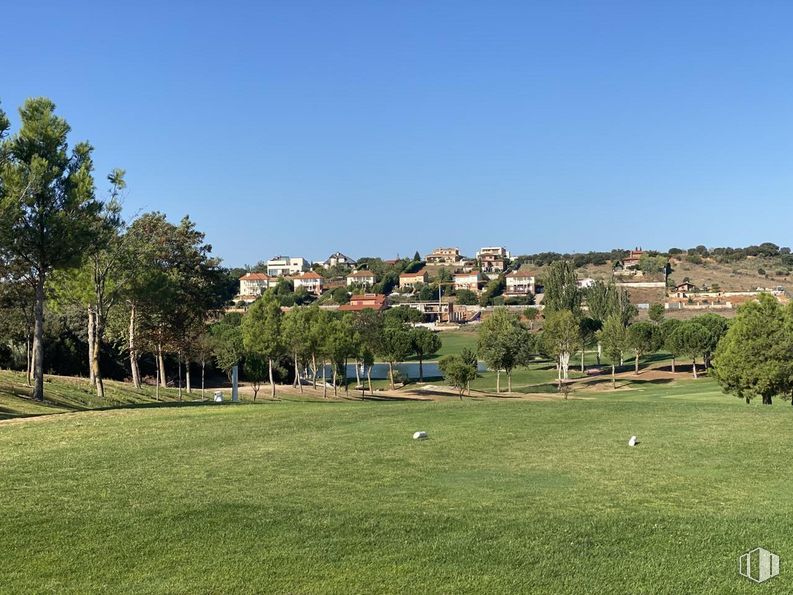 Suelo en venta en Campo de Golf Green Sire Golf, Cabanillas del Campo, Guadalajara, 19171 con edificio, cielo, planta, árbol, paisaje natural, lote de terreno, hierba, zona residencial, pradera y diseño urbano alrededor