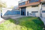 Industrial for sale at Polígono La Yegua, Torrejón de Ardoz, Madrid, 28850 with window, building, sky, land lot, grass, urban design, wood, cottage, real estate and plant around