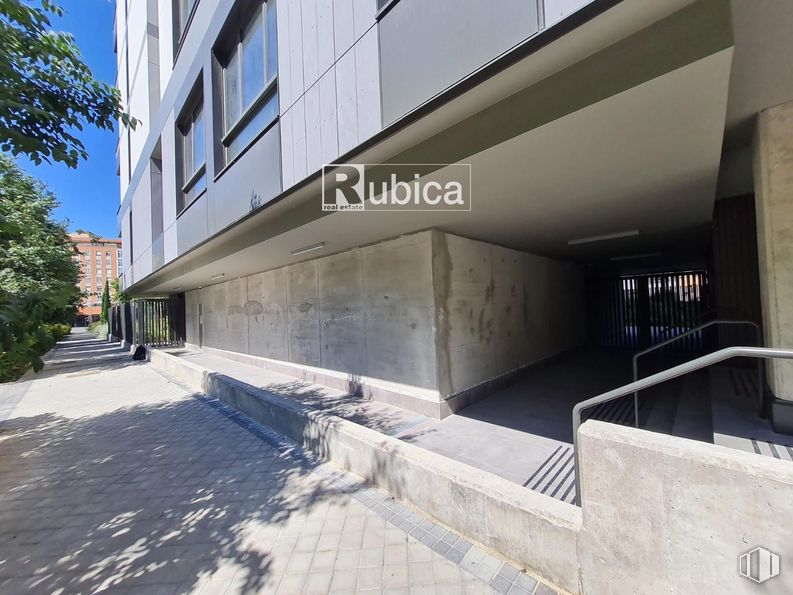 Local en alquiler en Zona Méndez Álvaro, Arganzuela, Madrid, 28045 con ventana, propiedad, edificio, diseño urbano, árbol, asfalto, material compuesto, condominio, inmobiliario y fachada alrededor