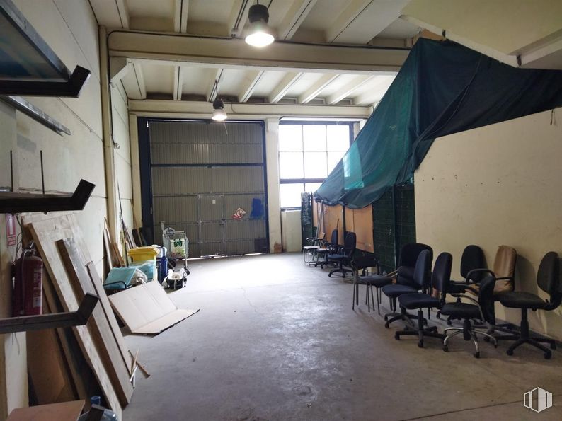 Industrial for rent at Calle Laguna Del Marquesado, Villaverde, Madrid, 28021 with chair, window, light fixture, door, furniture, property, interior design, flooring, wood and shelving around