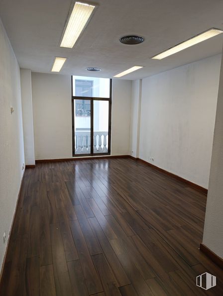 Office for sale at Calle Gran Vía, 69, Centro, Madrid, 28013 with light fixture, lighting, window, wood flooring, flooring, floor, laminate flooring, wood, hardwood and interior design around