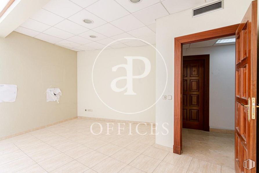 Oficina en venta en Calle Alonso Cano, Chamberí, Madrid, 28003 con puerta, accesorio, madera, diseño de interiores, suelo, piso, fuente, edificio, techo y pasillo alrededor