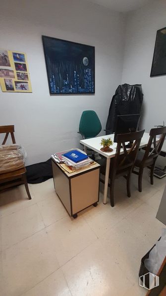 Nave en alquiler y venta en Calle Málaga, Valdemoro, Madrid, 28341 con mesa, silla, marco, equipaje y bolsos, mueble, edificio, suelo, madera, suelos y casa alrededor