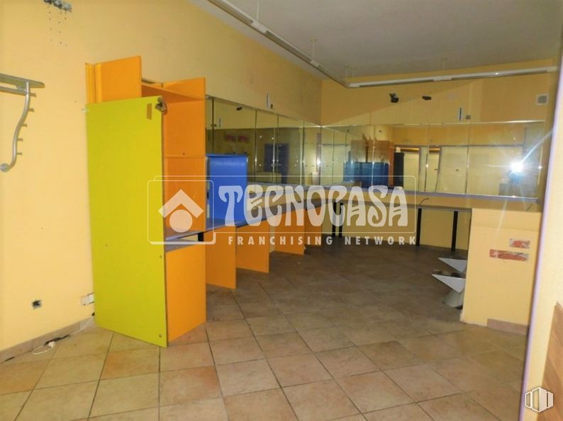 Retail for sale & for rent at Centro Comercial Valdemorillo Centro, Avenida Toros, 1, Valdemorillo, Madrid, 28210 with cabinetry, fixture, interior design, floor, flooring, wall, ceiling, tile flooring, space and event around