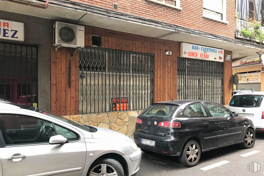 Retail for sale at Calle Conde Peromoro, 1, Talavera de la Reina, Toledo, 45600 with wheel, car, tire, automotive parking light, land vehicle, vehicle, vehicle registration plate, motor vehicle, automotive lighting and window around