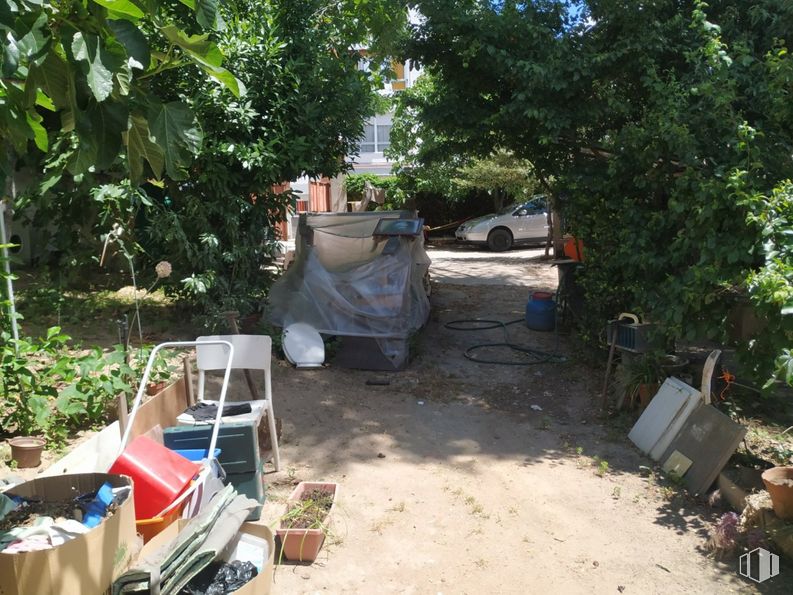 Suelo en venta en Camino Viejo de Vicálvaro, Vicálvaro, Madrid, 28032 con coche, productos envasados, silla, equipaje y bolsos, planta, comunidad de plantas, sombra, lote de tierra, árbol y hierba alrededor