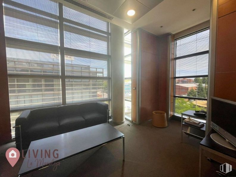 Office for rent at Zona Valdelacasa, Alcobendas, Madrid, 28108 with television, couch, window blind, window, furniture, property, building, comfort, interior design and shade around