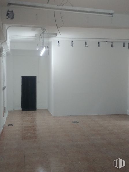 Retail for sale at Calle Elfo, Ciudad Lineal, Madrid, 28027 with hall, wood, floor, flooring, gas, fixture, hardwood, ceiling, plaster and event around