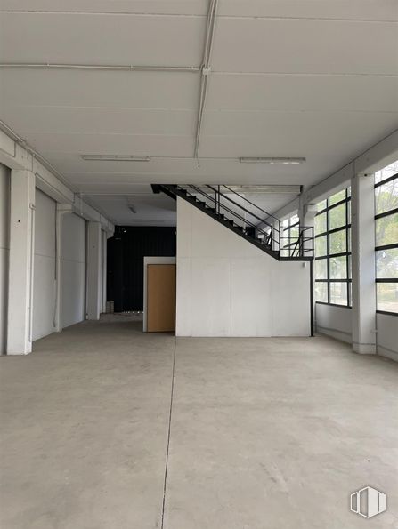 Nave en alquiler en Zona empresarial, Getafe, Madrid, 28906 con ventana, propiedad, hall, sombra, accesorio, suelo, suelos, material compuesto, edificio y techo alrededor