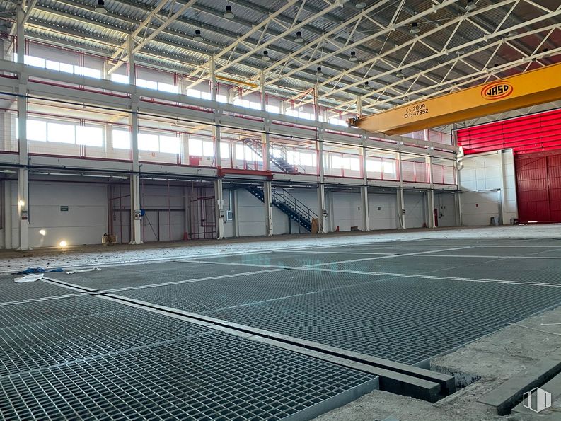 Nave en alquiler y venta en Zona Industrial Arganda, Arganda del Rey, Madrid, 28500 con edificio, accesorio, línea, rectángulo, material compuesto, material de construcción, ingeniería, simetría, gas y metal alrededor