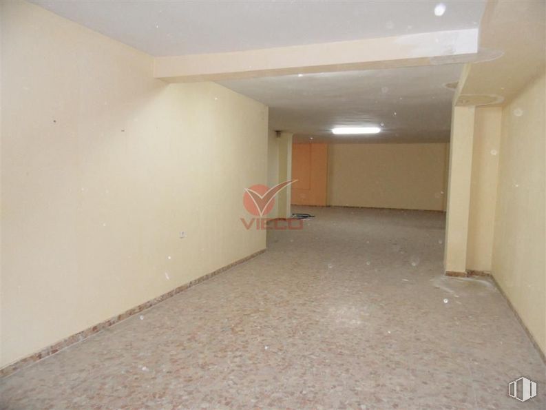 Retail for sale & for rent at Calle Hermanos Becerril, Cuenca, 16004 with hall, fixture, wood, floor, flooring, building, hardwood, plaster, paint and ceiling around