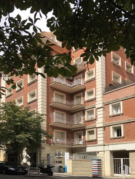 Local en venta en Calle Cristóbal Bordiú, Chamberí, Madrid, 28003 con edificio, coche, ventana, día, propiedad, infraestructura, bloque de torre, diseño urbano, condominio y árbol alrededor