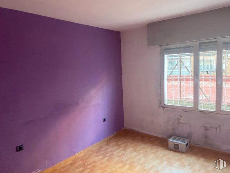 Retail for sale at Calle Villajimena, Vicálvaro, Madrid, 28032 with window, wall, flooring, floor, interior design, pink, ceiling, purple, room and apartment around