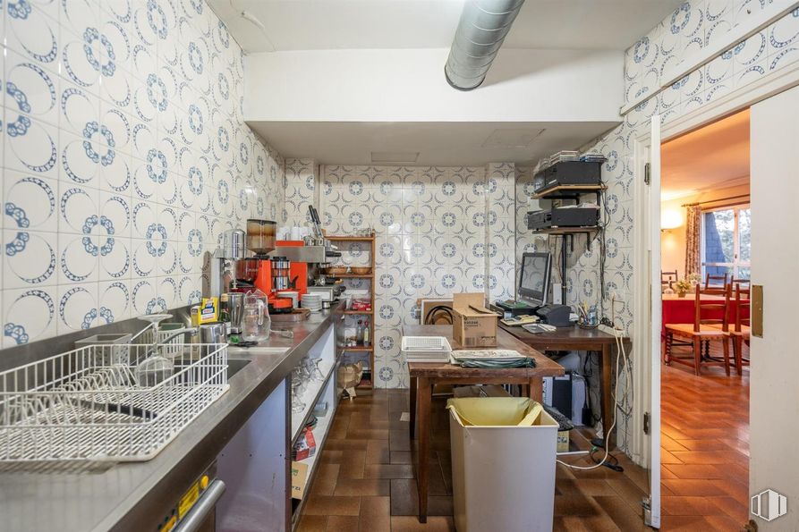 Local en alquiler y venta en Las Matas, Las Rozas de Madrid, Madrid, 28290 con interiorismo, suelos, cocina, techo, suelo, electrodoméstico, encimera, alumbrado, aparato de cocina y mueble alrededor