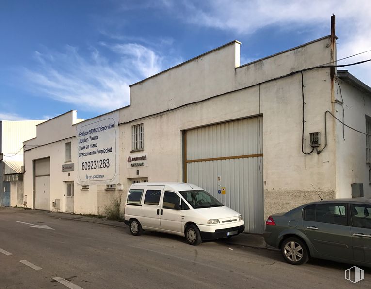 Nave en venta en Zona industrial Fuenlabrada, Fuenlabrada, Madrid, 28946 con coche, camioneta, rueda, edificio, luz de estacionamiento automotriz, neumático, nube, vehículo, cielo y placa de matrícula del vehículo alrededor