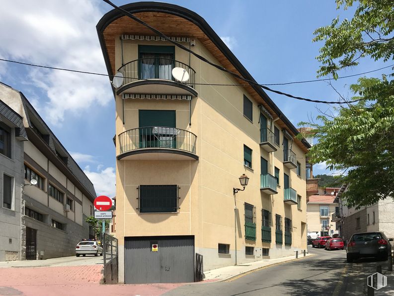 Local en venta en Calle Ermita, 4, Collado Mediano, Madrid, 28450 con edificio, coche, ventana, cielo, propiedad, nube, planta, diseño urbano, árbol y casa alrededor