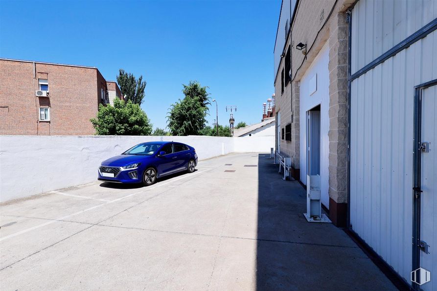 Nave en alquiler y venta en Calle Antonio Gaudí, 24, Mejorada del Campo, Madrid, 28840 con coche, casa, edificio, luz de estacionamiento, vehículo terrestre, rueda, neumático, vehículo, cielo y ventana alrededor