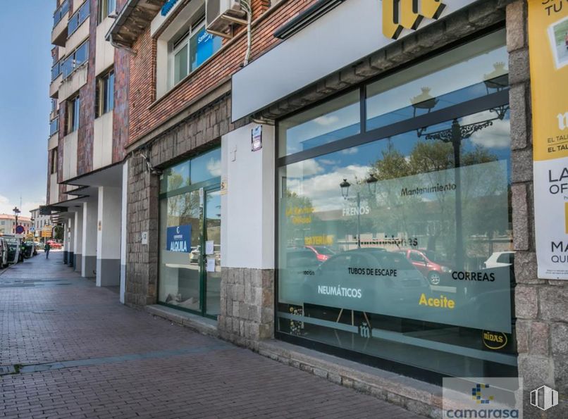 Local en alquiler en Avenida Portugal, Ávila, 05001 con ventana, edificio, diseño urbano, fachada, inmobiliario, edificio comercial, superficie de la carretera, ciudad, vidrio y acera alrededor