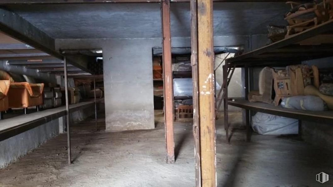 Industrial for sale at Calle Mesón, 5, Arévalo, Ávila, 05200 with furniture, wood, floor, beam, flooring, gas, house, hardwood, lumber and plywood around