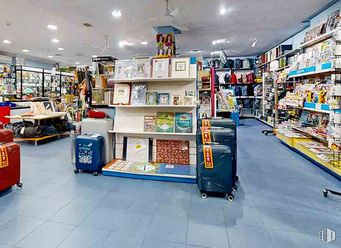 Retail for sale at Centro comercial El Val, Alcalá de Henares, Madrid, 28804 with luggage & bags, furniture, shelf, product, shelving, building, wheel, publication, customer and retail around