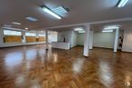 Retail for rent at Zona centro, Ciempozuelos, Madrid, 28350 with light fixture, lighting, flooring, floor, wood, ceiling, wood flooring, interior design, tile flooring and hall around